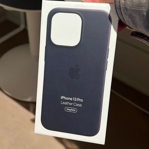 iphone 13 pro magsafe case midnight color unopened